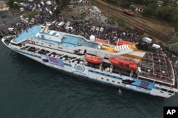 ເຮື່ອກ່ຳປັ່ນ ຂອງເທີກີ Mavi Marmara ເຂົ້າຮ່ວມການເດີນເຮືອ ໃນຫົວຂໍ້ 'Freedom Flotilla' ທີ່ມຸ້ງໜ້າໄປຍັງເຂດ Gaza Strip, ວັນທີ 28 ພຶດສະພາ 2010.