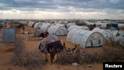 Camp ya bakima bitumba na Dadaab, pene na ndelo kati na Kenya na Somalie, 29 aout 2011.