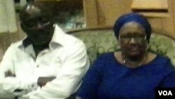 Dr. David Parirenyatwa naAmai Prisca Mupfumira ndevamwe vemakurukota apinda mumusangano nevashandi vehurumende.