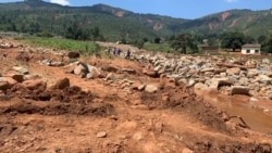 Boulders and mud left by Cyclone Idai in Zimbabwe are making it difficult for relatives to search for their relatives in Chimanimani district, March 28, 2019.