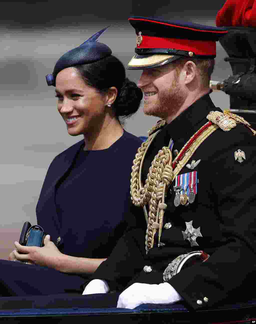 پرنس هری و همسرش مگان، به مراسم رژه رسمی سالانه در لندن می پیوندند.