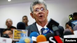 Henry Ramos Allup también criticó al presidente Maduro por su "desacertada" forma de invitar al diálogo.
