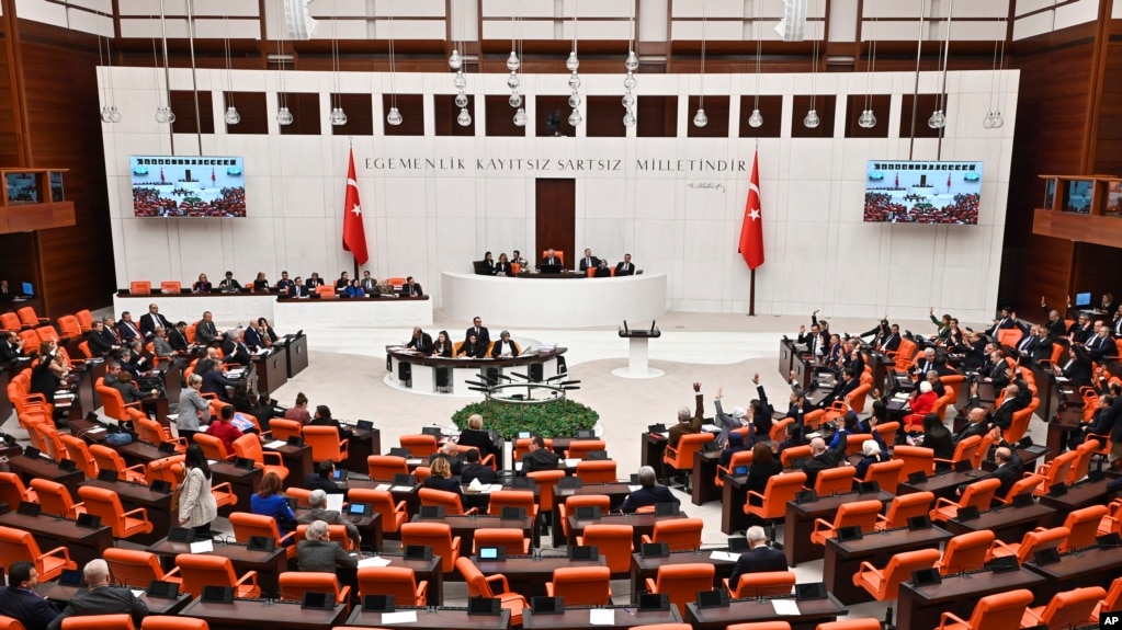 土耳其议员听取有关瑞典加入北约申请的辩论。(2024年1月23日)