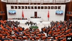 土耳其议员听取有关瑞典加入北约申请的辩论。(2024年1月23日)