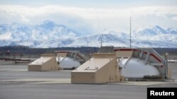 미국 알래스카 포트그릴리 미사일 기지의 요격미사일 용 사일로(지하격납고). 북한의 탄도미사일 위협 등에 대비한 요격미사일을 지하에서 곧바로 발사할 수 있다. (자료사진)