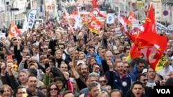 Las protestas también se realizaron en la sureña ciudad francesa de Marsella, en oposición a la reforma propuesta por el gobierno del presidente Sarkozy.