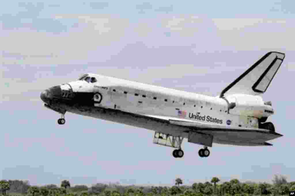 Space shuttle Discovery lands at the Kennedy Space Center in Cape Canaveral, Fla., Wednesday, March 9, 2011.