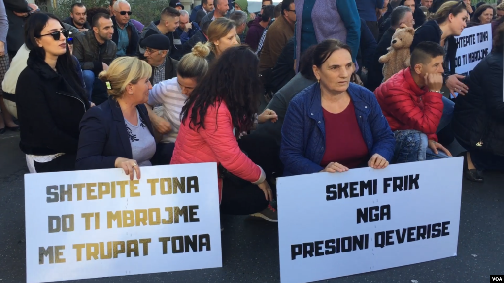 Protesta në Tiranë kundër shembjes së shtëpive te Unaza e Re