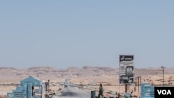 FILE - A checkpoint in the desert of the Somali state of Puntland leads to the port city of Bosaso, Somalia, March 25, 2018. A witness said missiles fired by a suspected U.S. drone hit a mountainous area in Puntland on Friday. (J. Patinkin/VOA)