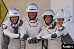 Астронавти команди Crew 5, які готуються до запуску ракети SpaceX Falcon 9. Космічний центр імені Кеннеді, мис Канаверал, Флорида. 5 жовтня 2022. REUTERS/Steve Nesius