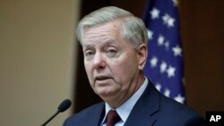 Thượng nghị sĩ Hoa Kỳ thuộc Đảng Cộng hòa Lindsey Graham phát biểu trước các nhà báo ở Ankara, một ngày sau khi hội kiến Tổng thống Thổ Nhĩ Kỳ Tayyip Erdogan và các quan chức khác, ngày 19 tháng 1, 2019.