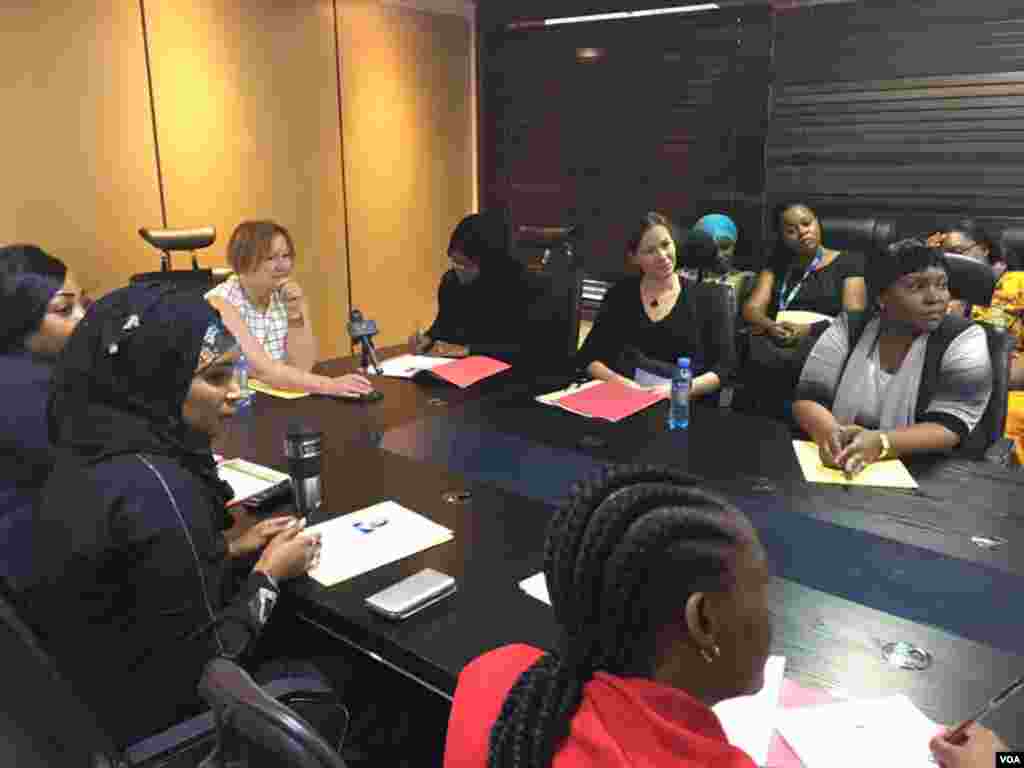 VOA Director Amanda Bennett speaking with female journalists from different media at Azam TV in Dar es salaam, Tanzania.