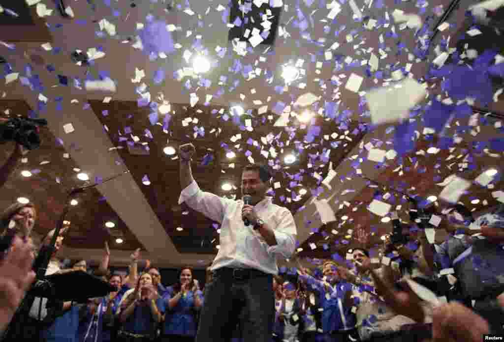 Juan Hernandez, presidential candidate for the ruling National Party, addresses supporters in Tegucigalpa, Honduras, Nov. 24, 2013. 