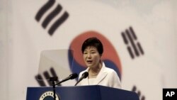 박근혜 한국 대통령이 15일 서울 세종문화회관에서 열린 제70주년 광복절 중앙경축식에서 경축사를 하고 있다.