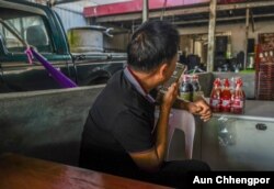 Lau Zhu says business is slow after hundreds of Chinese nationals left Sihanoukville after the city closed its casinos following the COVID-19 outbreak, Sihanoukville, Cambodia, May 19, 2020. (Khan Sokummono/VOA Khmer)