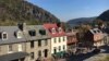 Harpers Ferry es un pequeño pueblo en West Virginia, en la confluencia de los ríos Potomac y Shenandoah, desde donde se observan los estados de Maryland y Virginia. 