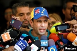 Venezuela's opposition leader Henrique Capriles speaks to the media after casting his vote during a nationwide elections for new governors in Caracas, Oct. 15, 2017.