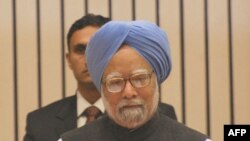 Thủ tướng Manmohan Singh nói với Bộ trưởng Rames rằng bình luận về hoạt động của các bộ khác là một việc không thích hợp đối với một bộ trưởng