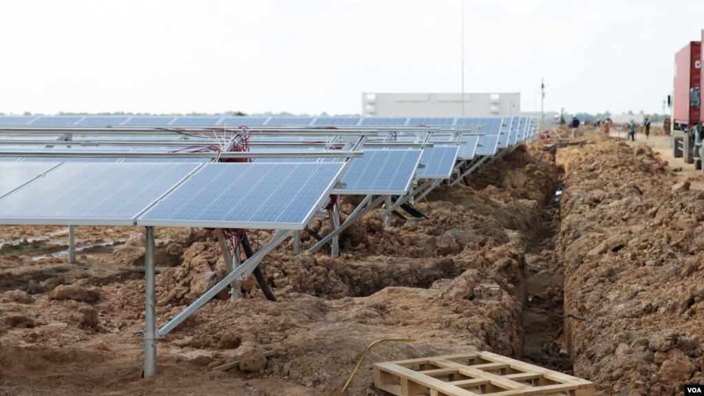 FILE: A 10-megawatt solar farm in Svay Rieng province’s Bavet city on Cambodia's eastern border with Vietnam on June 17, 2017, ahead of its August operation. (Sun Narin/VOA Khmer) 