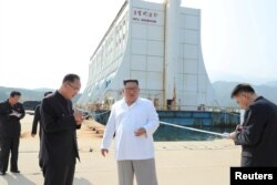 지난 2019년 10월 김정은 북한 국무위원장이 금강산관광지구를 시찰하고 금강산에 설치된 남측 시설 철거를 지시했다고 북한 관영 '조선중앙통신'이 보도했다.