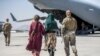 افغانستان سے اب تک کتنے ہزار لوگوں کا انخلا ہو چکا ہے؟