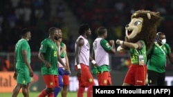 Wachezaji wa Cameroon wakishangilia ushindi dhidi ya Ethiopia na sasa wanafungua raundi ya 16 na Comorro.CAN 2021