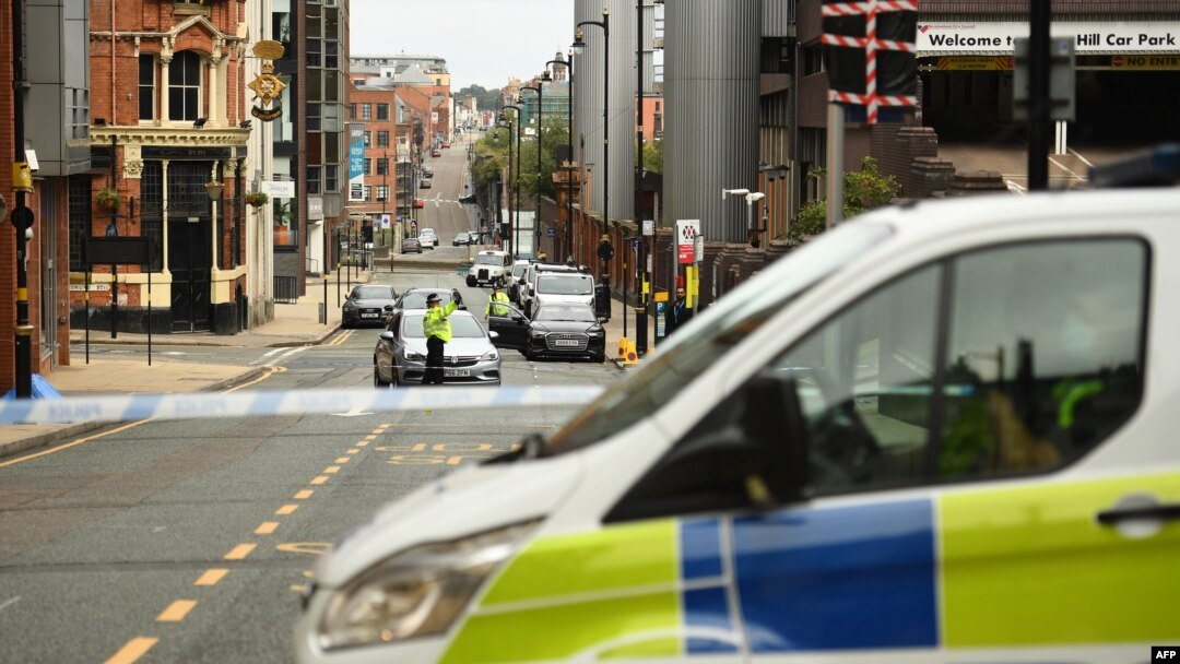 Une femme géante fait ravage dans la ville Une femme géante fait ravage dans la ville