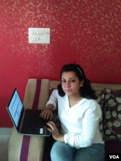 While most people opt for mutual funds, Bharti Gupta has chosen to trade directly in stocks. (A. Pasricha/VOA)