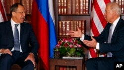 Russia's Foreign Minister Sergei Lavrov and U.S. Vice-President Joe Biden (R) meet for bilateral talks during the 49th Conference on Security Policy in Munich, February 2, 2013.