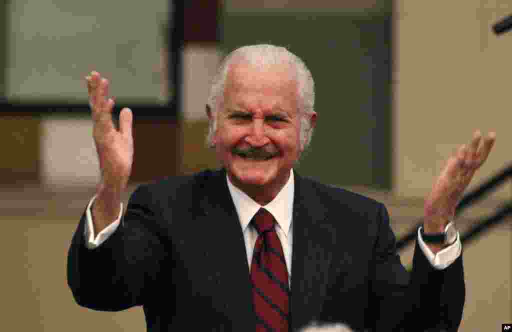 El laureado escritor mexicano Carlos Fuentes, considerado precursor de la nueva novela hispanoamericana falleció a la edad de 83 años, el 15 de mayo de 2012.