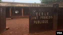 The Saint Francois Public School in Bangui was occupied by anti-balaka militia starting in December 2013. The school re-opened in February 2016 after rehabilitation by the CAR government and UNICEF. (Z. Baddorf/VOA)