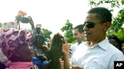 Mama Sarah Obama (kiri) dan Presiden Barack Obama (Foto: dok.)