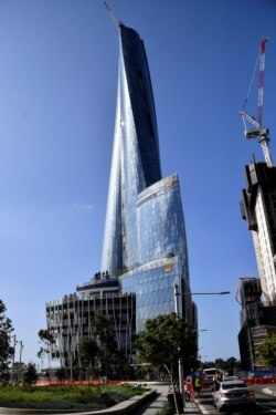 Gedung kasino Crown Sydney yang sedang dibangun di Sydney, Australia, 18 November 2020.