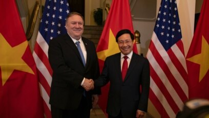 Ngoại trưởng Mỹ Mike Pompeo hội kiến Phó Thủ tướng kiêm Bộ trưởng Ngoại giao Việt Nam Phạm Bình Minh ở Hà Nội, ngày 26 tháng 2, 2019.
