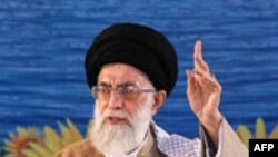 آیت الله خامنه ای مخالفان را به برخوردهای سخت تر تهدید می کند