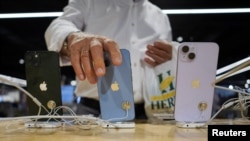 A man looks at Apple iPhones at a shop in Bilbao, Spain on September 14, 2023. (REUTERS/Vincent West)