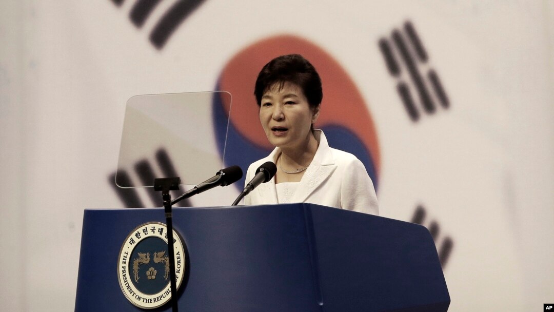 Tổng thống Hàn Quốc Park Geun-hye phát biểu trong buổi lễ kỷ niệm Ngày Giải phóng khỏi ách thống trị của thực dân Nhật Bản vào năm 1945, tại Trung tâm Văn hóa Seong ở Seoul, Hàn Quốc, ngày 15 tháng 8, 2015.