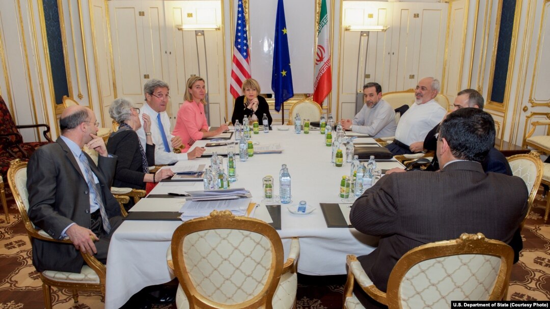 U.S. Secretary of State John Kerry, third from left, and Iranian Foreign Minister Mohammad Javad Zarif, third from right, meet with other officials at an evening session to discuss the nuclear negoatiations in Vienna, Austria, July 11, 2015.