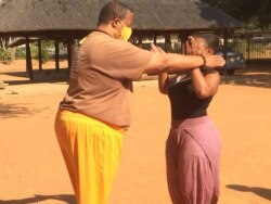 Edward Scott teaches young women like Refilwe Mooki how to defend themselves in case of an attack. (Mqondisi Dube/VOA)