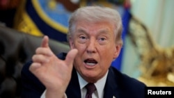 دونالد ترامپ، رئیس جمهوری آمریکا در حال گفت‌وگو با خبرنگاران در کاخ سفید - ۱۱ فروردین ۱۴۰۵