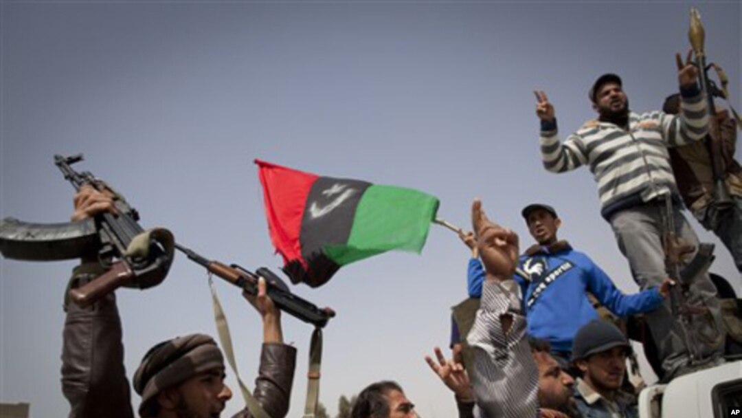 Líbia: Apoio aéreo faz avançar rebeldes