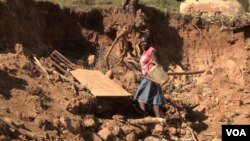 The United Nations says many people in Cyclone Idai affected areas in Zimbabwe such as Chimanimani district are still homeless, food insecure and failing to access basic health care, June 9, 2019. (C. Mavhunga for VOA)