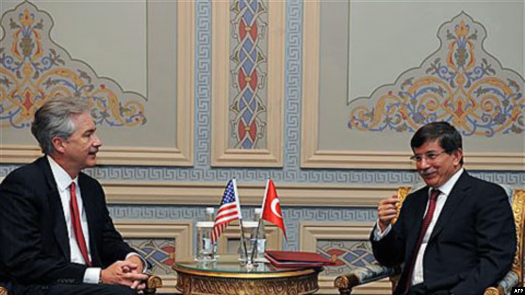 Amerika Davlat kotibi o'rinbosari Uilyam Berns, Turkiya Tashqi ishlar vaziri Ahmad Dovuto'g'li