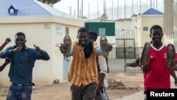 Des migrants africains sont arrivés sur l'enclave de Melilla, en Espagne, le 26 juin 2016.