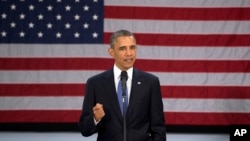 El presidente Barack Obama resalta las ventajas de la nueva ley de salud e insta a los estadounidenses a registrarse a los planes de salud que ofrecerá el "mercado de intercambio".
