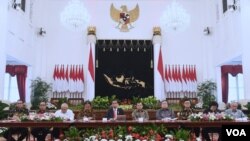 Presiden Jokowi beserta menteri dan pejabat terkait dalam konferensi pers "Pemindahan Ibu Kota Negara ke Kalimantan Timur" di Istana Negara, Jakarta, Senin, 26 Agustus 2019.(Foto: Biro Setpres).