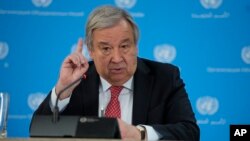 El secretario general de la ONU, Antonio Guterres, habla a la prensa durante una visita a Kenya el 3 de mayo de 2023.