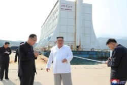 김정은 북한 국무위원장이 금강산관광지구를 시찰하고 금강산에 설치된 남측 시설 철거를 지시했다고 '조선중앙통신'이 지난해 10월 보도했다.