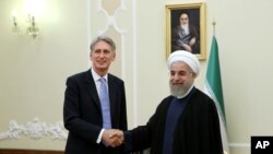 عکس آرشیوی از دیدار فیلیپ هاموند وزیر خارجه بریتانیا با حسن روحانی رئیس جمهوری ایران در تهران - ۲ شهریور ۱۳۹۴ 