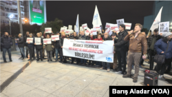 Çarşamba günü akşam saatlerinde İstanbul ve Ankara olmak üzere birçok kentte protesto gösterileri yapıldı. Protestolarda ağırlıklı olarak genel grev çağrısında bulunuldu.